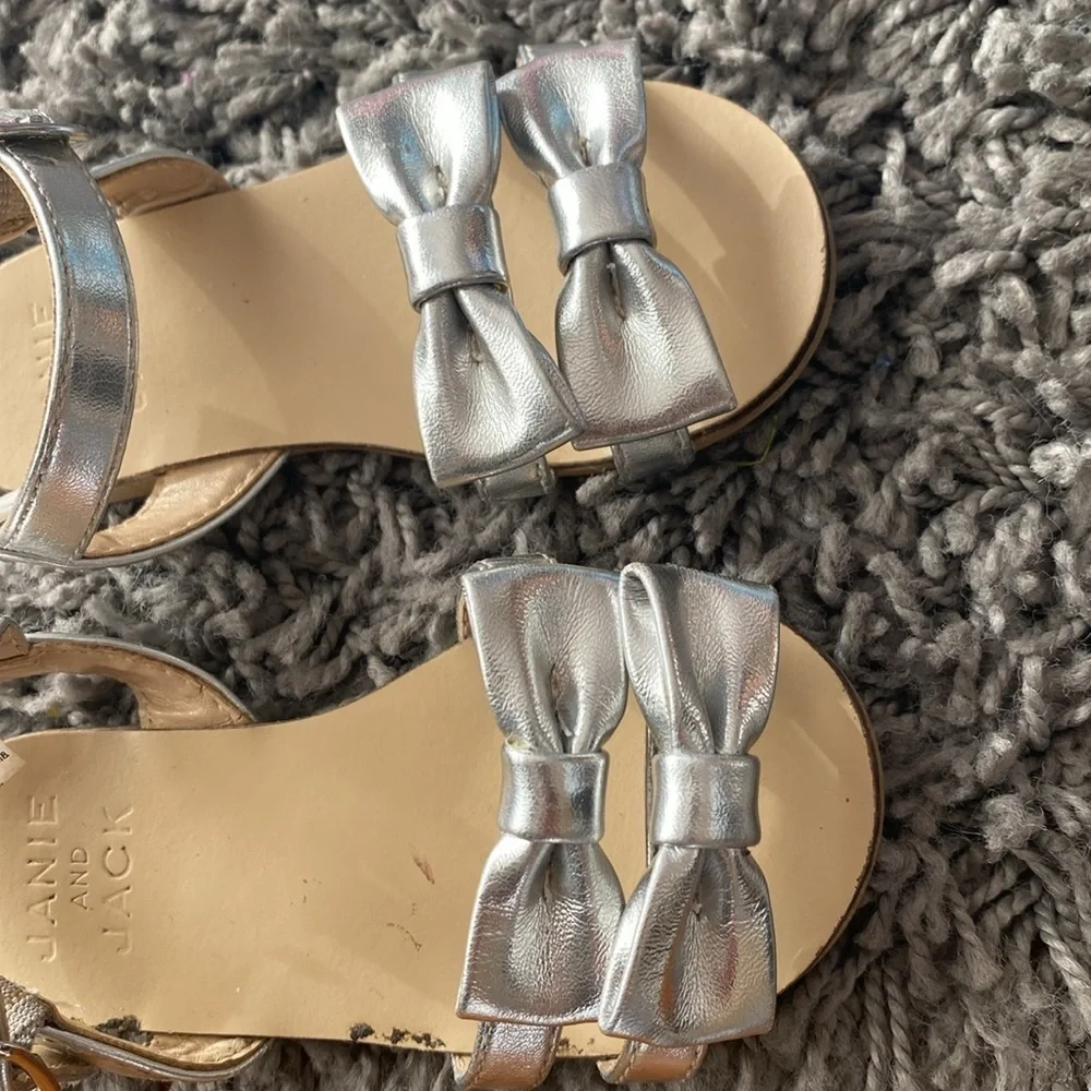 Janie and Jack Baby Girl Silver Bow Sandal Size 3